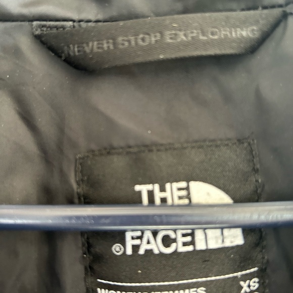 The North Face Black Quilted Jacket - Picture 9 of 9